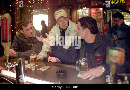 JAY RUSSELL (DIR) O/S "LADDER 49" (2004) JOAQUIN PHOENIX, JOHN TRAVOLTA LAD 001 - LJ Stockfoto