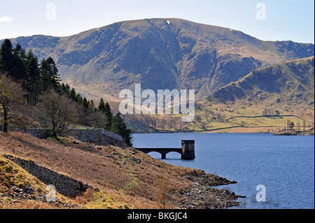 Die Bezugstaste Turm, Haweswater Reservoir.  Mardale, Nationalpark Lake District, Cumbria, England, Vereinigtes Königreich, Europa. Stockfoto