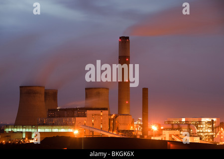 Ratcliffe auf Soar Kohle abgefeuert Kraftwerk in der Abenddämmerung in Leicestershire, Großbritannien. Stockfoto