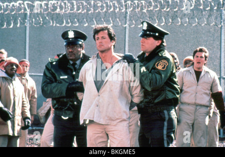 LOCK UP (1989) SYLVESTER STALLONE, JOHN FLYNN (DIR) LKU 015 Stockfoto