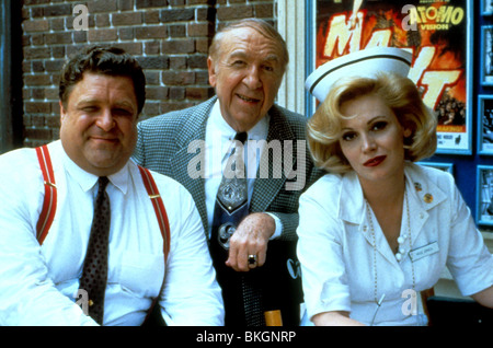 MATINEE (1993) JOHN GOODMAN, ROBERT CORTHWAITE, CATHY MORIARTY MTNE 017 Stockfoto