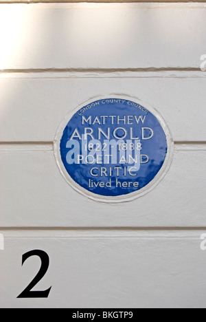 London Grafschaftsrat blaue Plakette markiert eine Heimat der Dichter und Kritiker Matthew Arnold in Chester Zeile, Belgravia, London, England Stockfoto