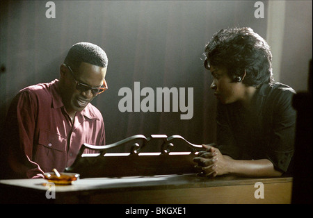 RAY (2004) UNCHAIN MY HEART: DIE RAY CHARLES GESCHICHTE (ALT) JAMIE FOXX, ELLIS MILEY RAY 001-003 Stockfoto