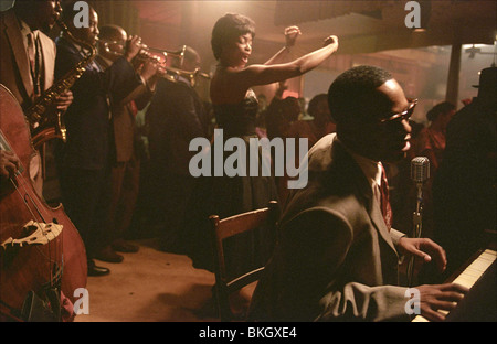 RAY (2004) UNCHAIN MY HEART: DIE RAY CHARLES GESCHICHTE (ALT) JAMIE FOXX, ELLIS MILEY RAY 001-004 Stockfoto