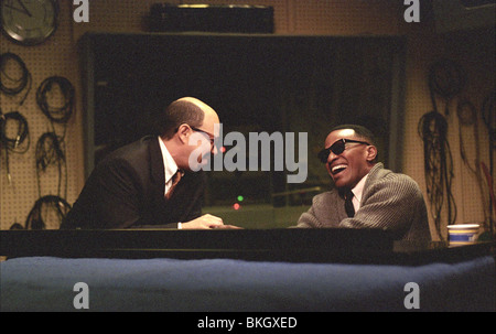 RAY (2004) UNCHAIN MY HEART: DIE RAY CHARLES GESCHICHTE (ALT) CURTIS ARMSTRONG, JAMIE FOXX RAY 001-011 Stockfoto