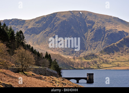 Die Bezugstaste Turm, Haweswater Reservoir.  Mardale, Nationalpark Lake District, Cumbria, England, Vereinigtes Königreich, Europa. Stockfoto