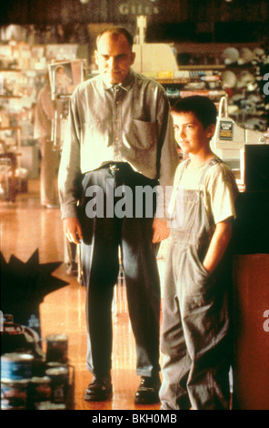 SLING BLADE (1996) BILLY BOB THORNTON, LUCAS SCHWARZ SLB 017 Stockfoto