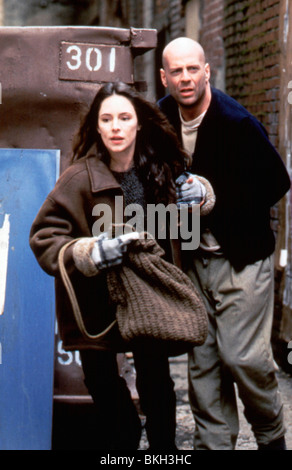 TWELVE MONKEYS (1995) MADELEINE STOWE, BRUCE WILLIS TVMK 121 Stockfoto