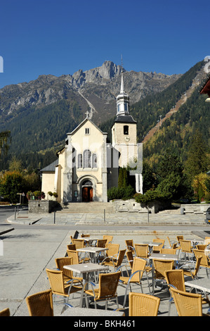 Die Kirche des L'Eglise St. Michel in Chamonix im Mont Blanc-Gebiet der Haute Savoie, Rhône-Alpes, Frankreich. Stockfoto