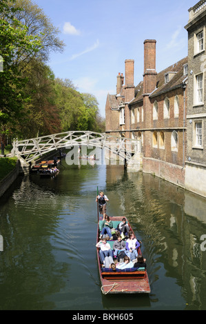 Die mathematische Brücke, Queens College, Cambridge, England, Vereinigtes Königreich Stockfoto