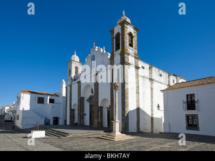 Die Pfarrkirche (Igreja Matriz de Nossa Senhora de Lagoa), Monsaraz, Alentejo, Portugal Stockfoto