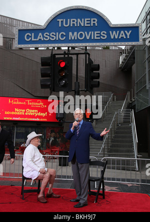 TONY CURTIS ROBERT OSBORNE Start der TCM CLASSIC FILM FESTIVAL LOS ANGELES CA 22. April 2010 Stockfoto