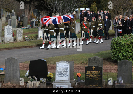 Der Körper des Cpl Johnathan Moore erfolgt durch West-Friedhof-Hamilton, begraben zu werden, nachdem er in Afghanistan getötet wurde. Stockfoto