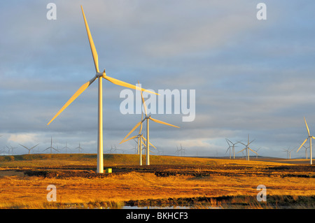 Whitelee Windfarm bei Sonnenuntergang Stockfoto