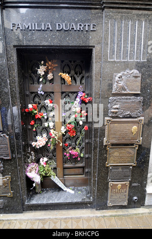 Das Grab von Evita Peron im Friedhof von Recoleta in Buenos Aires in Argentinien. Stockfoto
