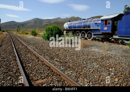 Die SAR-Klasse 2828 Dampflokomotive eine Museumsbahn Transnet-Engine, die QE II während eine königliche geschleppt Besuch in Südafrika Stockfoto