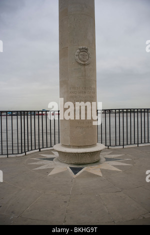 Kaufmann und Royal Navy Memorial an Männer, die auf See im zweiten Weltkrieg auf dem Molenkopf in Liverpool starb Stockfoto