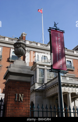 Informationen im Zusammenhang mit der Wallace Collection in Manchester Square im Londoner West End. Stockfoto