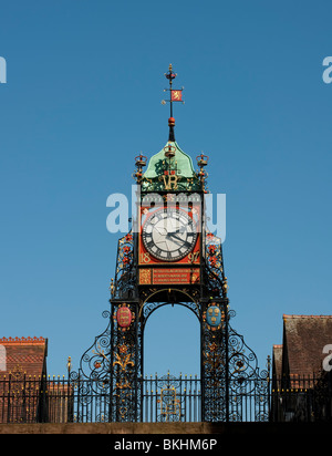 Das Eastgate Clock und überspannen Eastgate Street in Chester, England Stockfoto