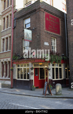 Eines der öffentlichen Häuser in Wapping High Street, The Town von Ramsgate. Stockfoto