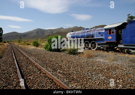 Die SAR-Klasse 2828 Dampflokomotive eine Museumsbahn Transnet-Engine, die QE II während eine königliche geschleppt Besuch in Südafrika Stockfoto