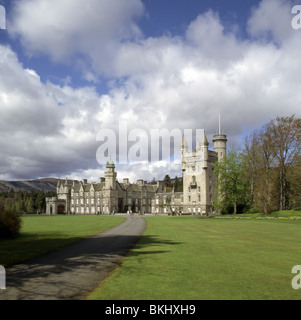 Balmoral Castle Victorian Royal Scottish Baronial Herrenhaus & Estate House im Besitz von Queen Elizabeth II Crathie Royal Deeside Aberdeenshire Scotland UK Stockfoto