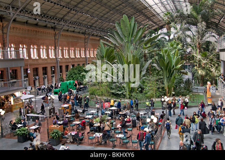 Madrid Spanien Spanisch Estacion de Atocha Bahnhof Station Metro Madrid Stockfoto