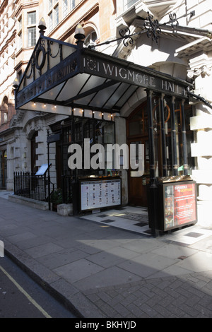 Überdachte Haupteingang in die Welt renommierten Wigmore Hall, ursprünglich die Bechstein Hall genannt. Stockfoto