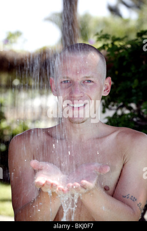 Mann unter der Dusche Stockfoto