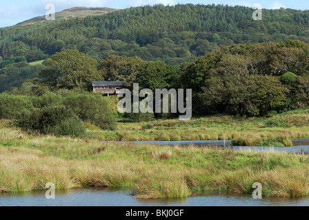 Marian Mawr Birdwatching Hide and Pools, Ynys Hir RSPB Nature Reserve, Powys, Wales, Großbritannien. Stockfoto
