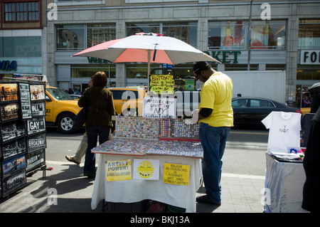 Künstler verkaufen ihre waren am Union Square in New York Stockfoto