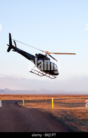 Spektakuläre Take off Tourist Hubschrauber für eine anzeigen-Tour 2010 isländische Eyjafjalla Vulkanausbruch Stockfoto
