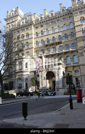 Das Langham Hotel, gesehen hier auf einen herrlichen Frühlingstag in London. Stockfoto