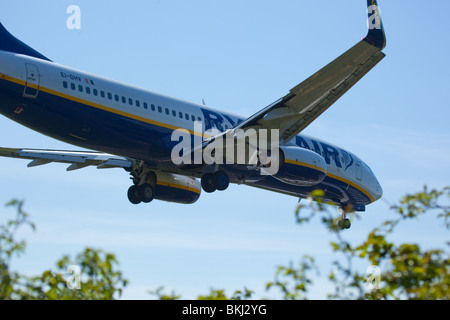 Ryanair Boeing 737 landen hereinkommen Stockfoto