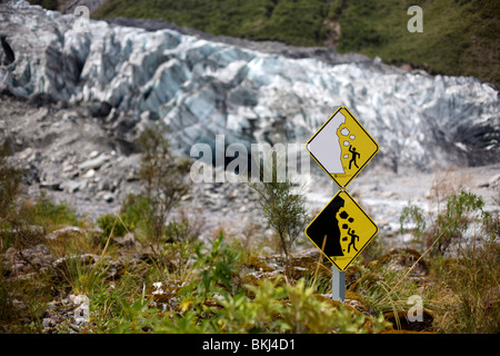 Warnzeichen in der Nähe von terminal Gesicht der Fox-Gletscher im Westland Tai Poutini Nationalpark in Neuseeland Stockfoto