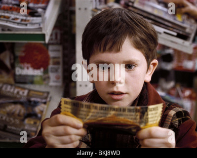 CHARLIE UND DIE SCHOKOLADENFABRIK (2005) FREDDIE HIGHMORE EKFF 002-007 Stockfoto