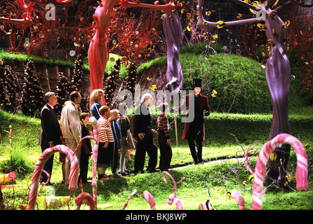 CHARLIE UND DIE SCHOKOLADENFABRIK (2005)-JAMES FOX, ADAM GODLEY, JORDAN FRY, MISSI PYLE, PHILIP WIEGRATZ, ANNASOPHIA ROBB, Stockfoto