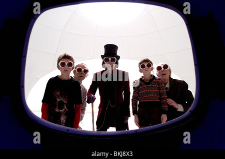 CHARLIE UND DIE SCHOKOLADENFABRIK (2005)-JORDANIEN BRATEN, ADAM GODLEY, MICHAEL JACKSON, FREDDIE HIGHMORE, DAVID KELLY CCFA 002-015 Stockfoto