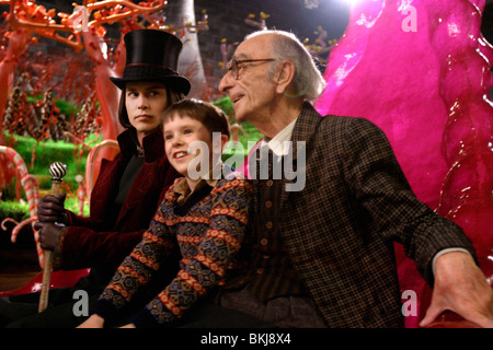 CHARLIE UND DIE SCHOKOLADENFABRIK (2005) MIT MICHAEL JACKSON, FREDDIE HIGHMORE, DAVID KELLY CCFA 002-016 Stockfoto