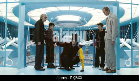 CHARLIE UND DIE SCHOKOLADENFABRIK (2005)-DAVID KELLY, FREDDIE HIGHMORE, MICHAEL JACKSON, DEEP ROY, JORDAN FRY, ADAM GODLEY EKFF Stockfoto