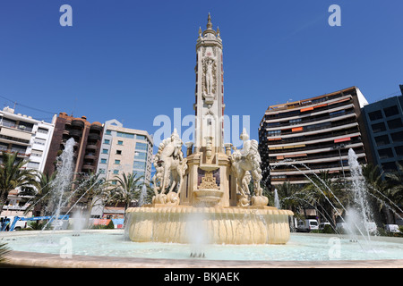 Brunnen und La Plaza de Los Luceros, Alicante, Alicante Provinz, Comunidad Valencia, Spanien Stockfoto