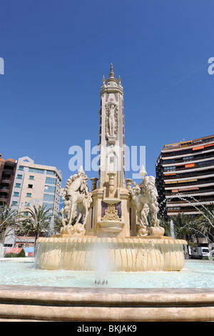 Brunnen und La Plaza de Los Luceros, Alicante, Alicante Provinz, Comunidad Valencia, Spanien Stockfoto