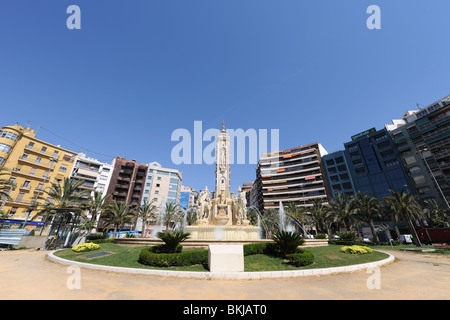 Brunnen und La Plaza de Los Luceros, Alicante, Alicante Provinz, Comunidad Valencia, Spanien Stockfoto