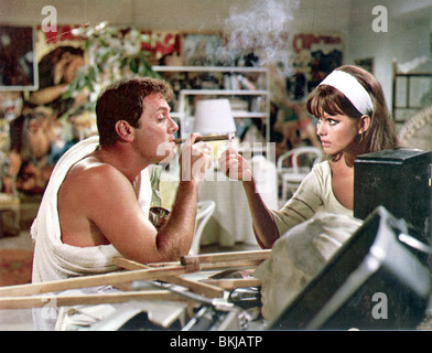 DON'T MAKE WAVES (1967) TONY CURTIS, CLAUDIA CARDINALE, ALEXANDER MACKENDRICK (DIR) DMWN 001 FOH Stockfoto