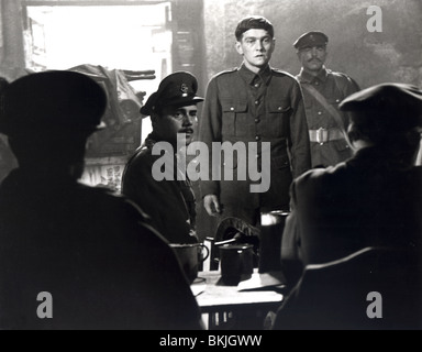 KÖNIG UND VATERLAND (1964) DIRK BOGARDE, TOM COURTENAY KACY 001 P Stockfoto