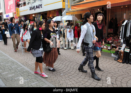 Takeshita Dori, einer verkehrsberuhigten Straße, das ist ein Mekka für Jugend, Kultur und Mode, Harajuku, Tokio, Japan, Asien Stockfoto