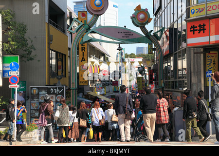 Takeshita Dori, einer verkehrsberuhigten Straße, das ist ein Mekka für Jugend, Kultur und Mode, Harajuku, Tokio, Japan, Asien Stockfoto