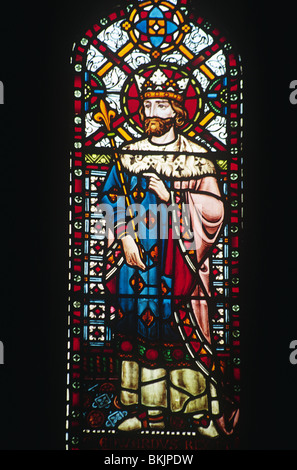 England, London, All Saints, Buntglas Kirchenfenster Darstellung heiligen Eduard dem Bekenner Stockfoto