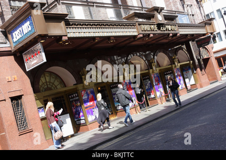 Zeigt derzeit die Produktion von Jersey Boys, The Prince Edward Theatre in der Old Compton Street im Londoner Soho. Stockfoto