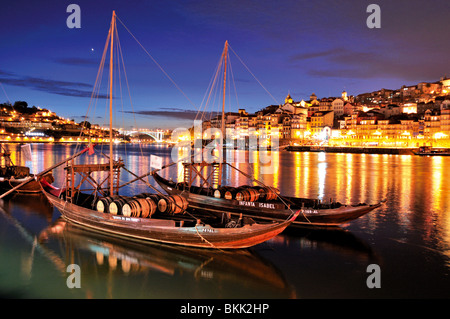 Portugal: Historische Portwein Schiffe am Fluss Douro in Porto Stockfoto